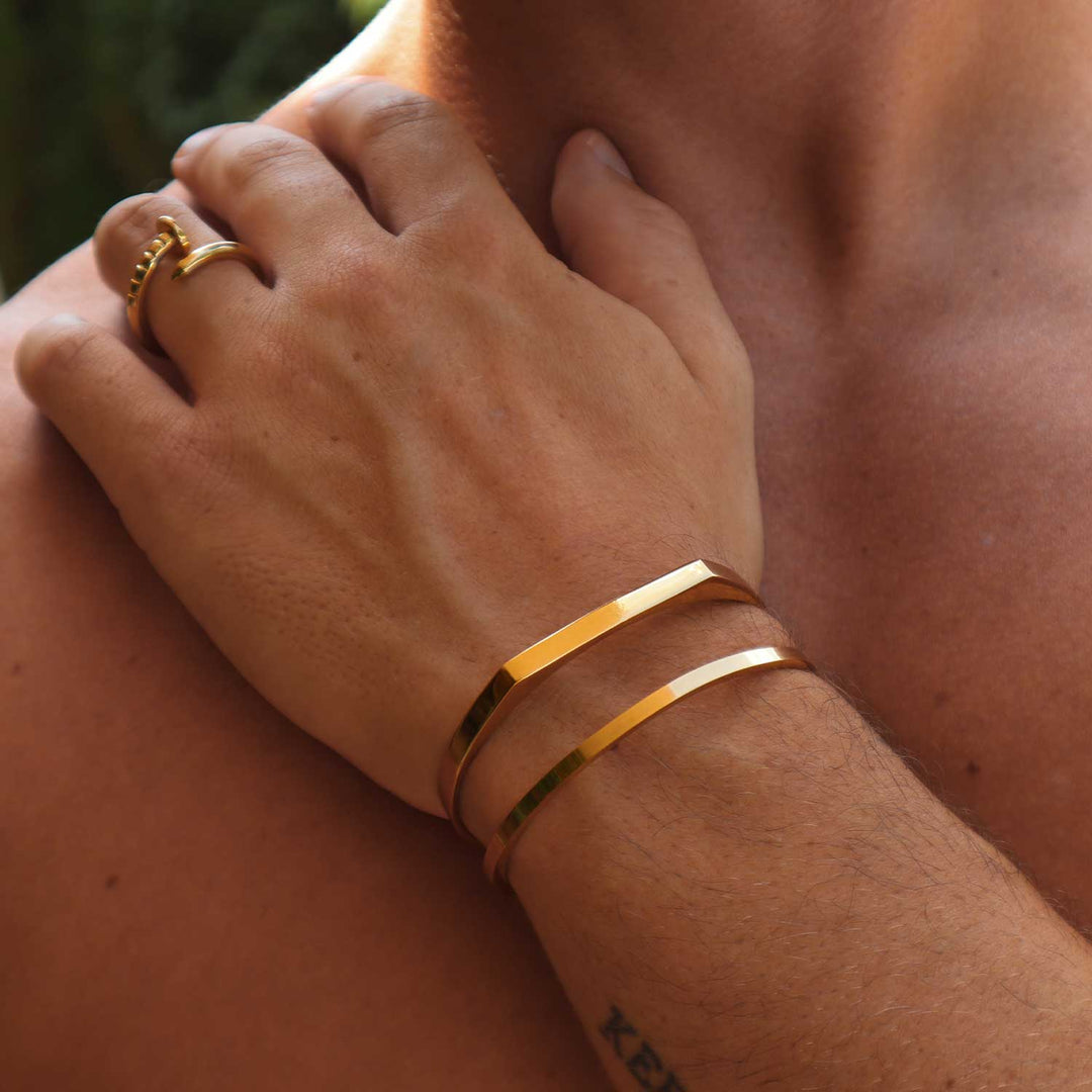 Minimal signet cuff