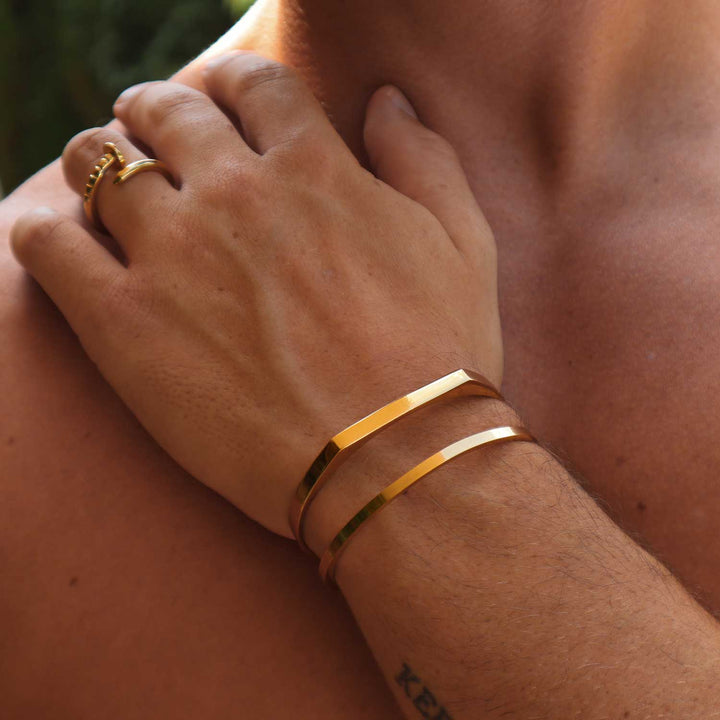 Minimal signet cuff