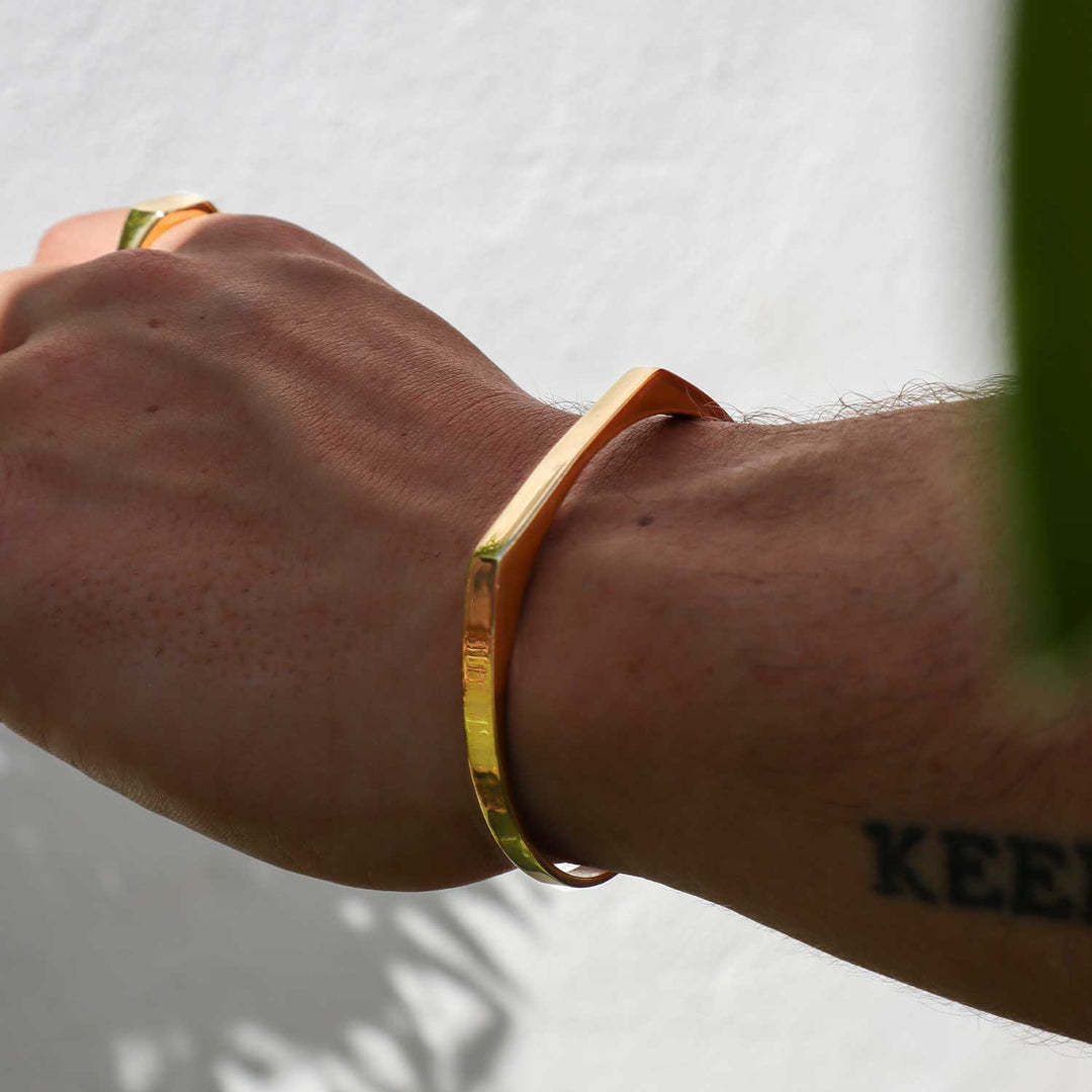 Minimal signet cuff