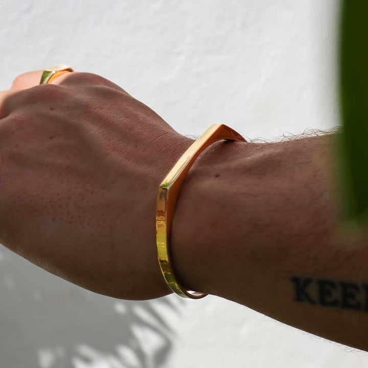 Minimal signet cuff